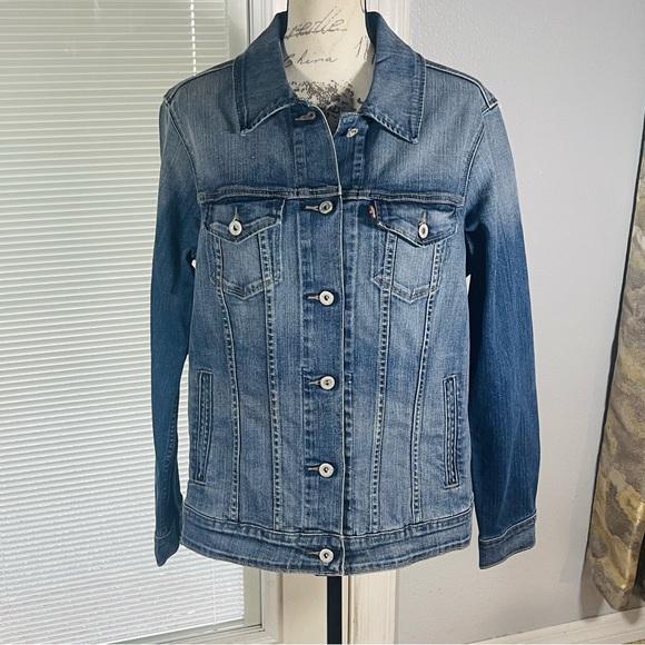 Levi's Jackets & Blazers - Levi’s Women’s Original Trucker Denim Jean Jacket Medium Wash Sz L